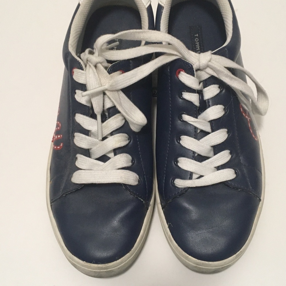 Women's Tommy Hilfiger Navy Blue, Red handwriting Leather casual sneaker Size 7